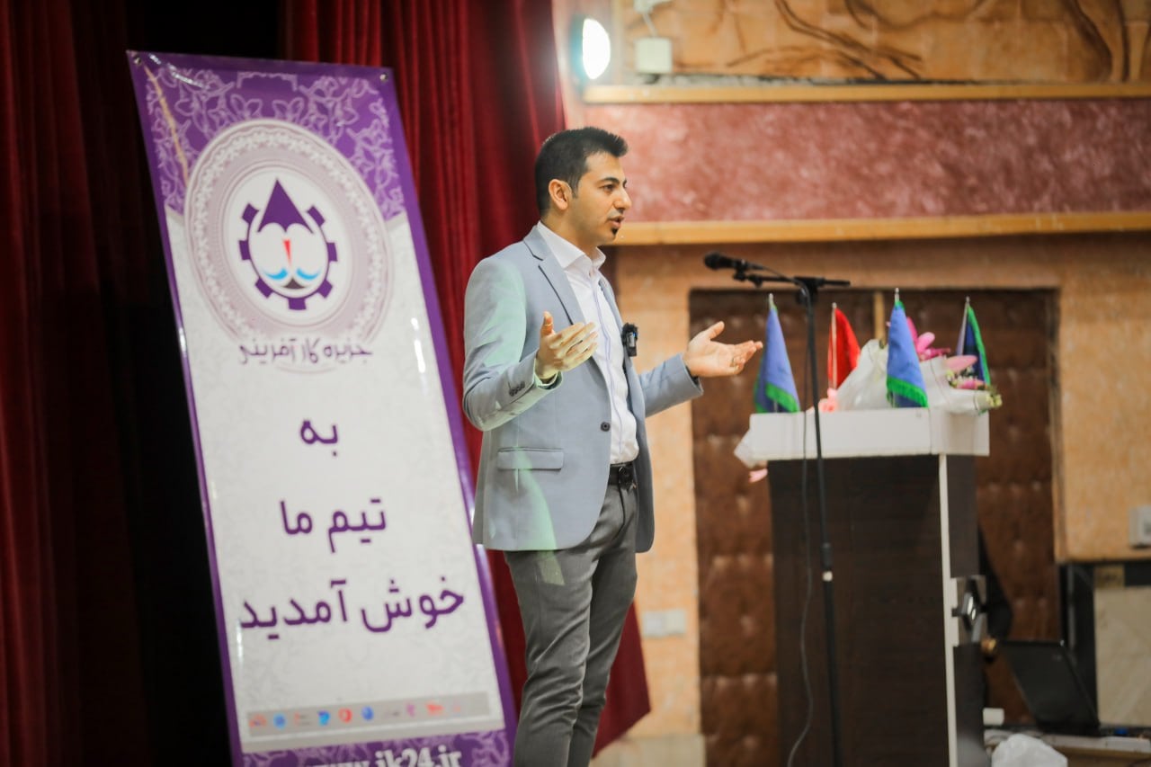 تصاویر همایش بیا تو تیم ما